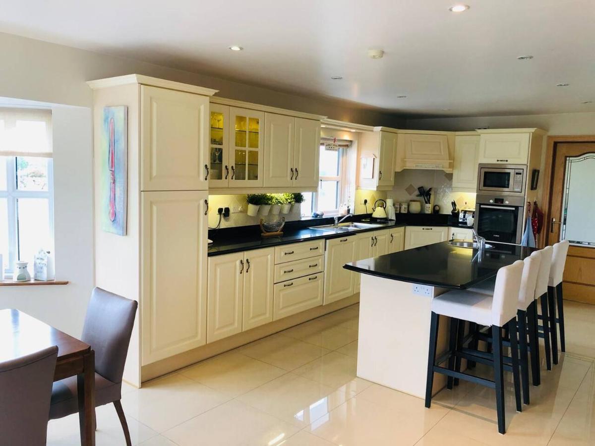 Connemara. 3 Bedroom, 8 Bed, Holiday Home Galway Exterior foto