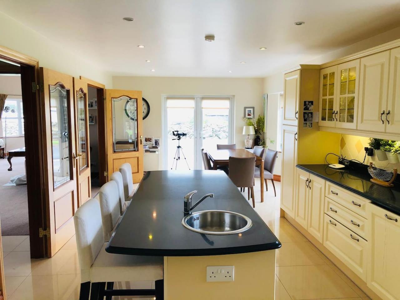 Connemara. 3 Bedroom, 8 Bed, Holiday Home Galway Exterior foto