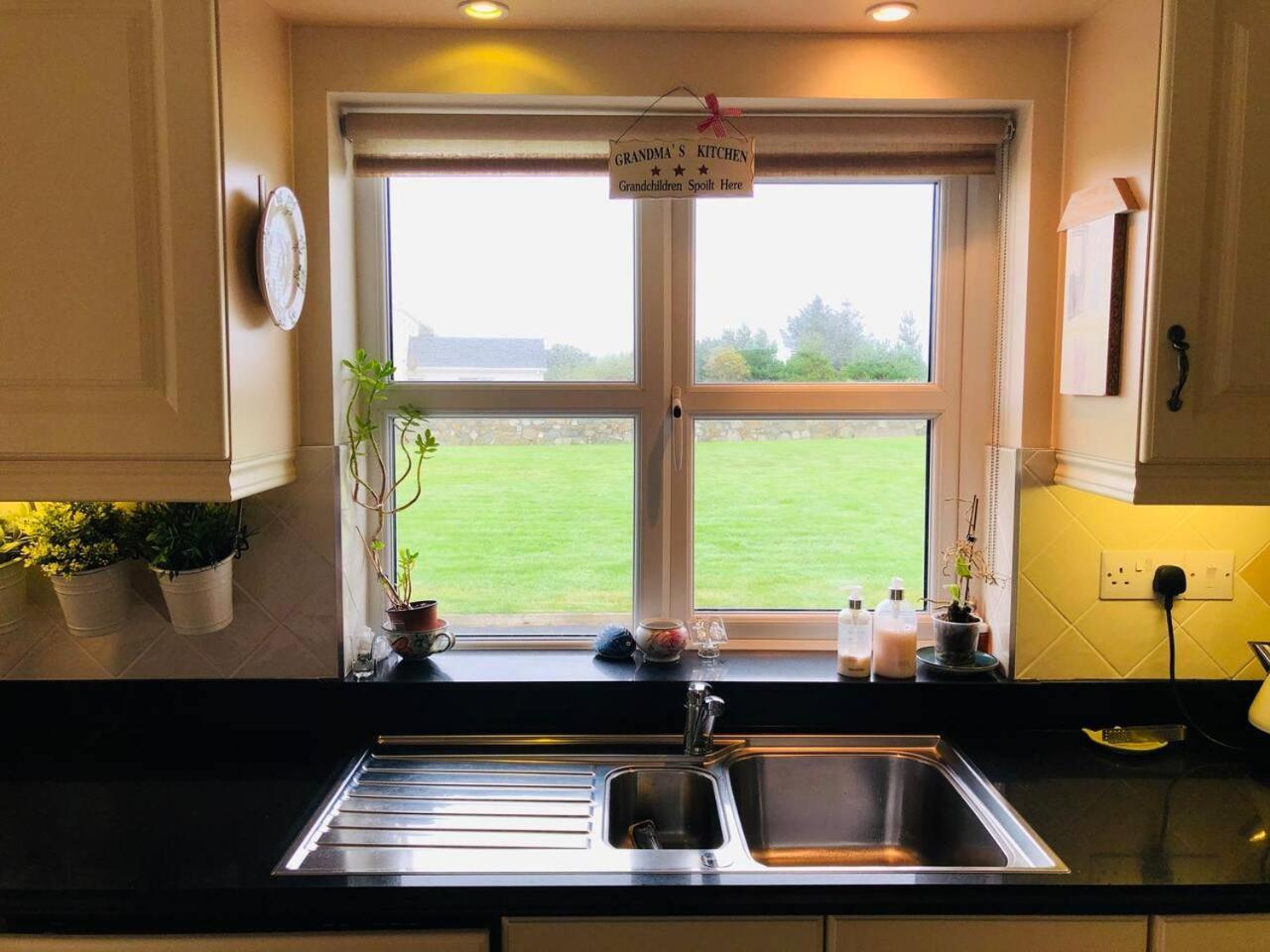 Connemara. 3 Bedroom, 8 Bed, Holiday Home Galway Exterior foto