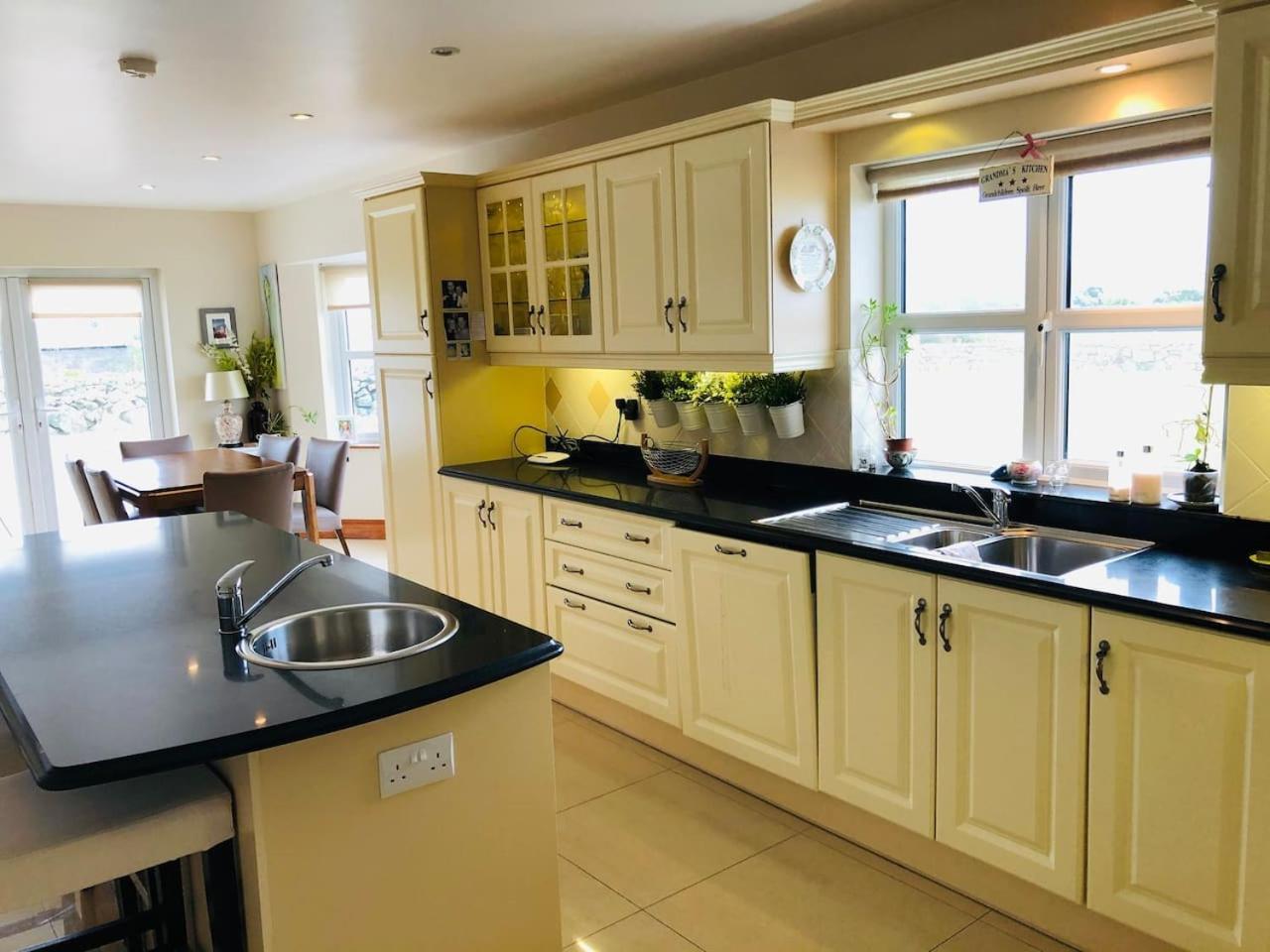 Connemara. 3 Bedroom, 8 Bed, Holiday Home Galway Exterior foto